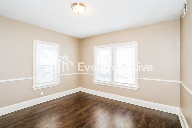 Building Photo - 2004 Dale Rd