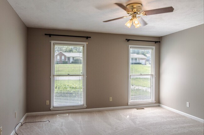 Building Photo - Ranch Home on Creek Lot!