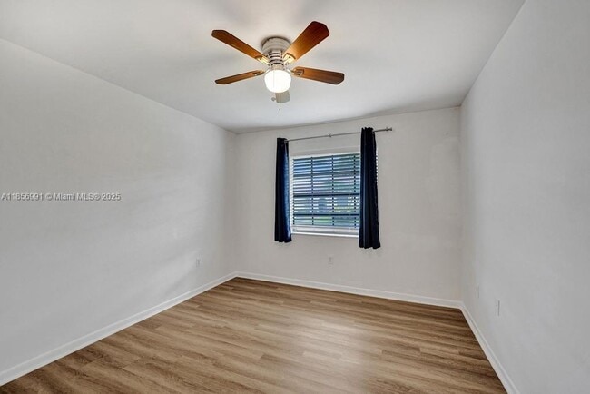 Building Photo - 9540 Sevilla Ln