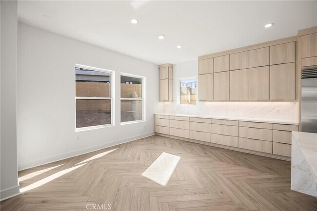 Building Photo - 164 Apron