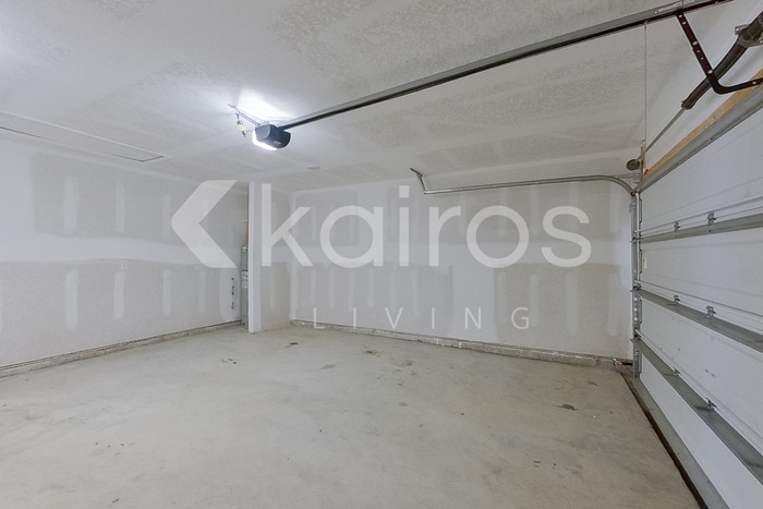 Building Photo - 121 Metalmark Dr