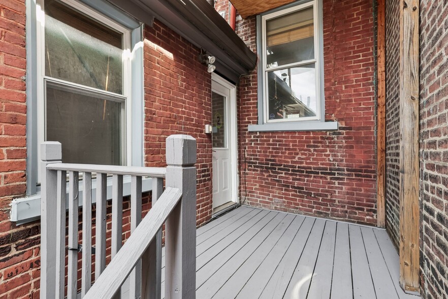 Rear Entrance/Patio - 4723 Butler St