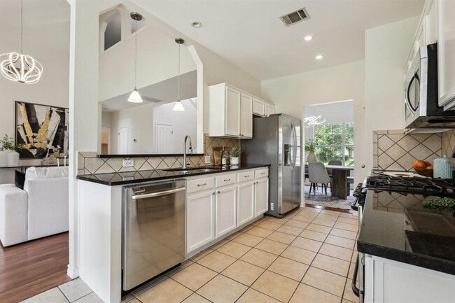 Building Photo - 2807 Glenwood Trail