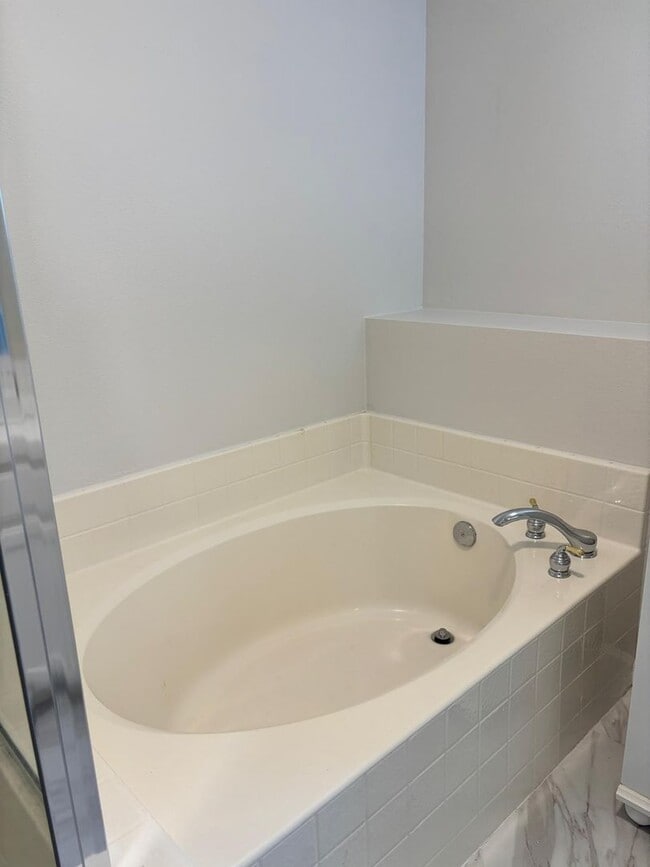 Building Photo - Welcome to this stunning 3-bedroom, 2.5-ba...
