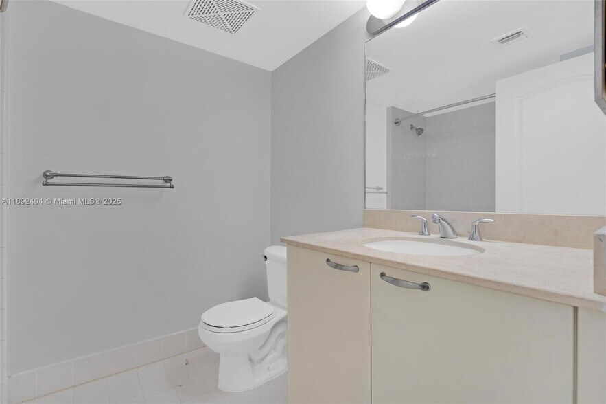 Building Photo - 2101 Brickell Ave