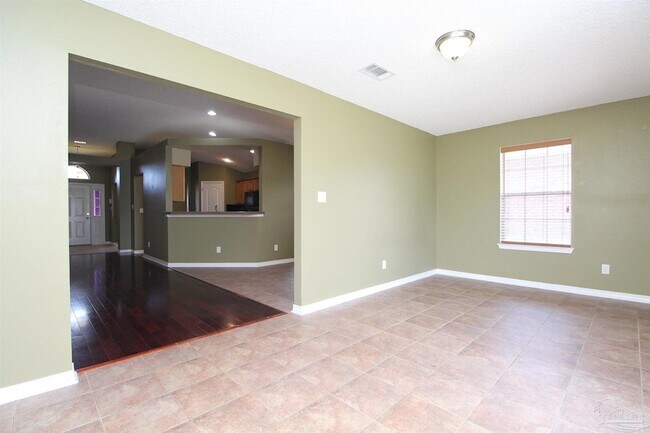 Building Photo - 6462 Sarasota St