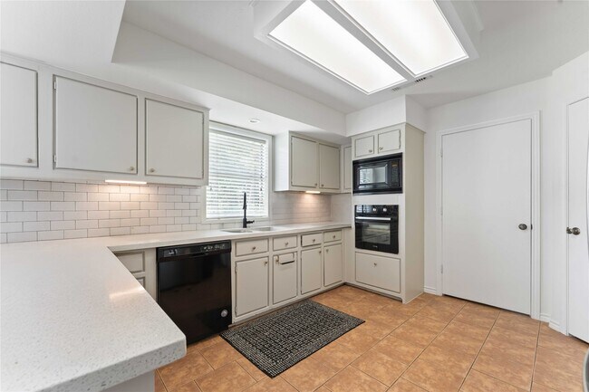 Building Photo - 12 Paintedcup Ct