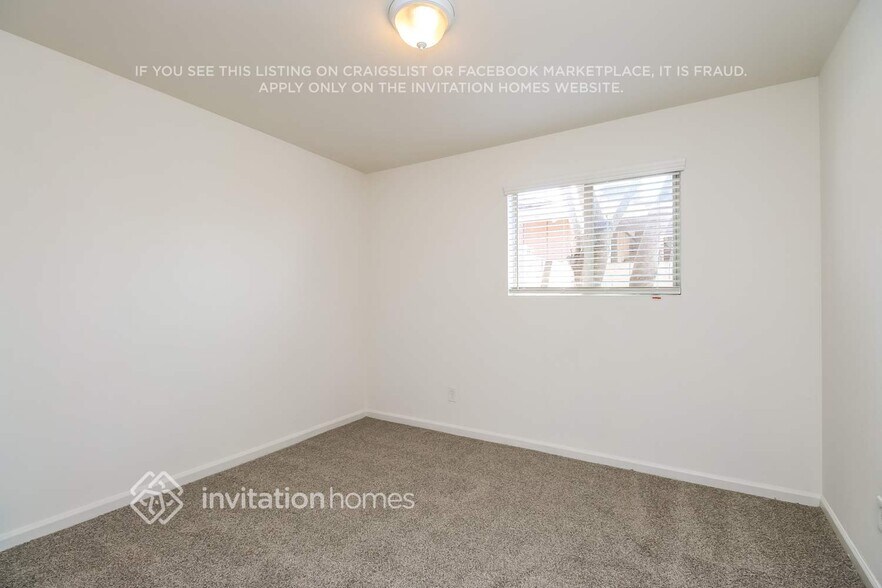 Building Photo - 5243 W Lewis Ave