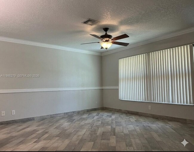 Building Photo - 633 NE 2nd St