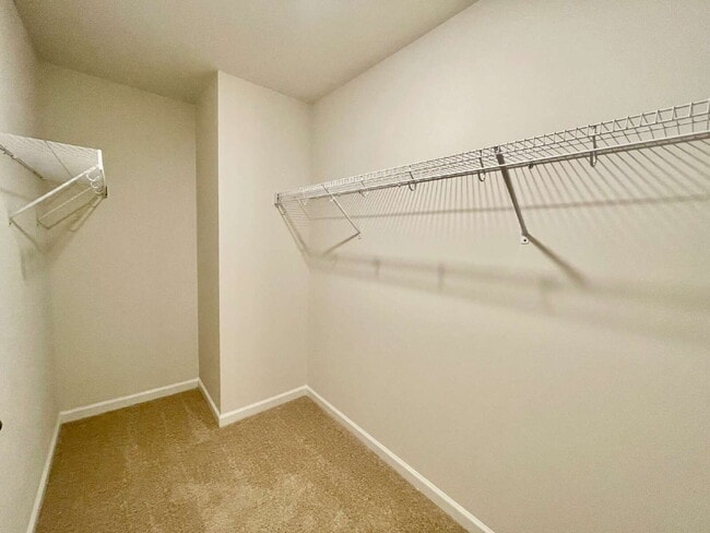 Building Photo - Spacious 5-Bedroom Haven With 3 Full Baths...
