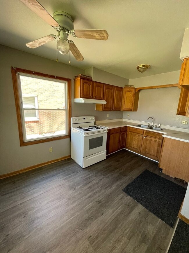Building Photo - 8809 W Villard Ave