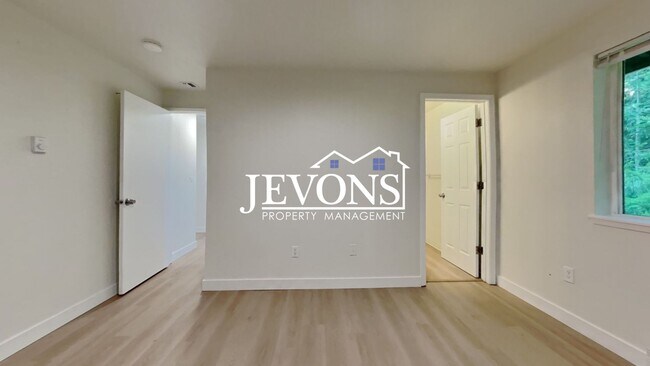 Building Photo - 2076 E 56th St