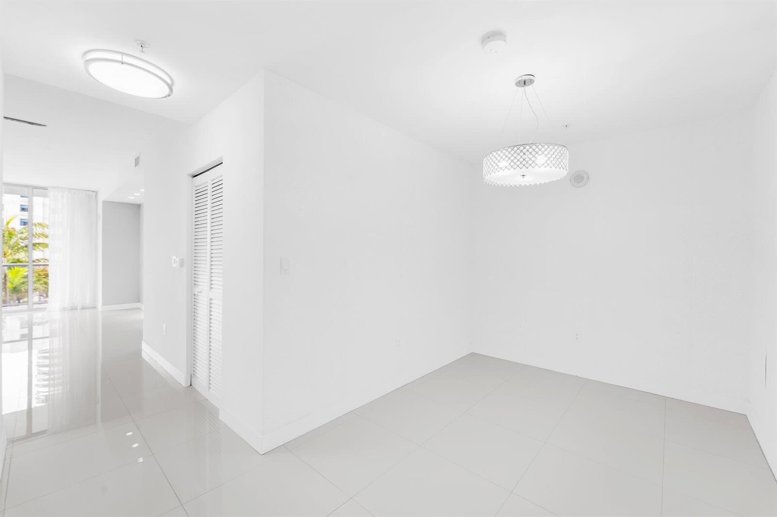 Building Photo - 1111 SW 1st Ave