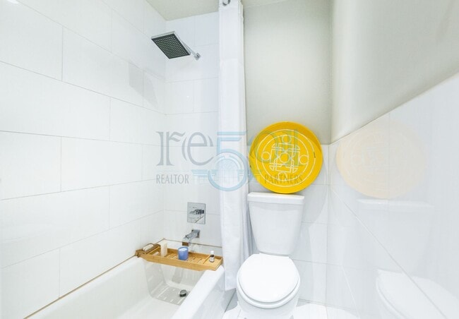 Building Photo - Elegant, updated Pleasant Valley townhome in the heart of WLR