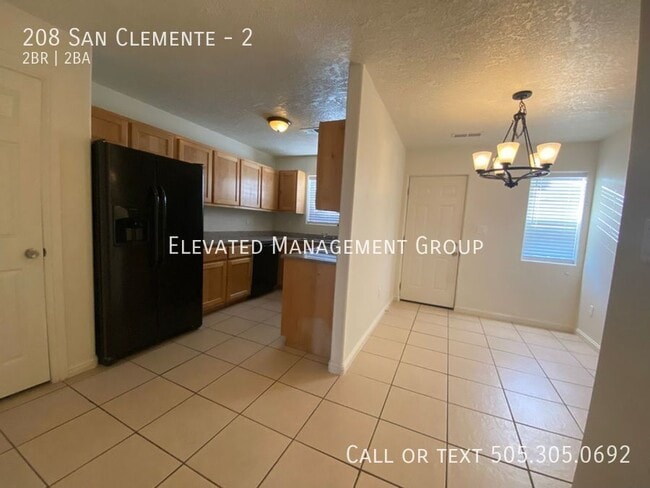 Primary Photo - 208 San Clemente Ave