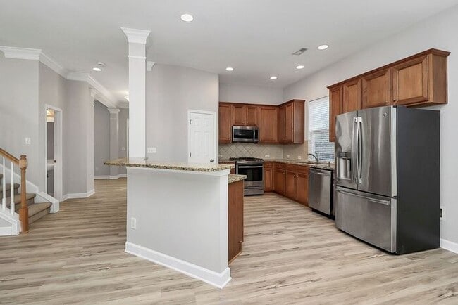 Building Photo - Gorgeous 3BD/2.5BA Craftsman Style Home in the Westmoreland Community!