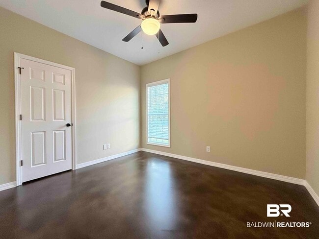 Building Photo - 33071 -B Stables Dr