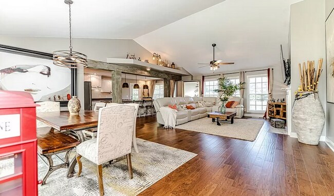 Building Photo - NEW LISTING!!!! Dont Miss Out