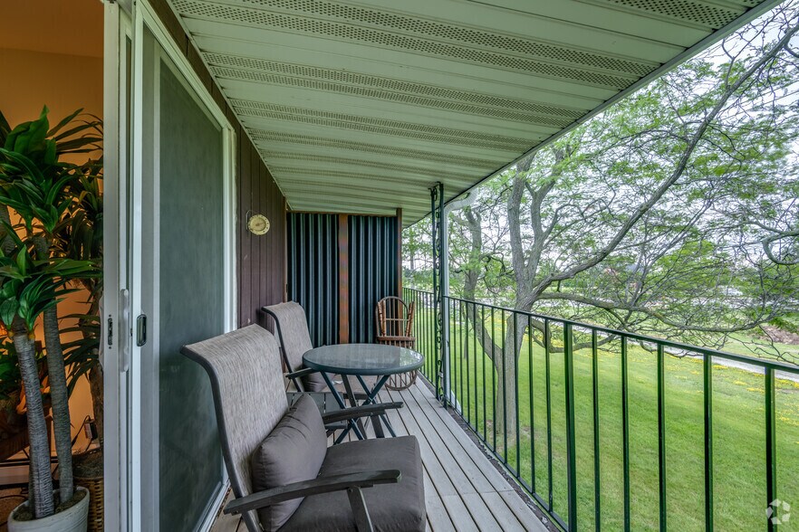 2 BR, 1.5 BA - 900SF - PENN ARMS APARTMENTS