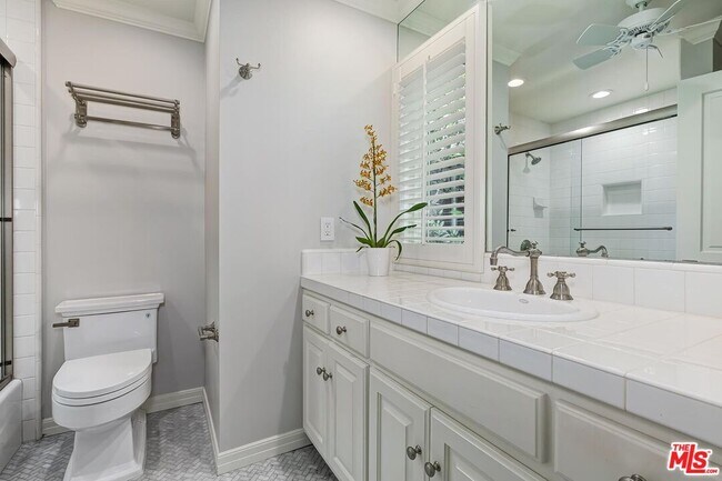 Building Photo - 4211 W Toluca Lake Ln