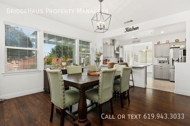 Building Photo - 10252 Oak Spur Way