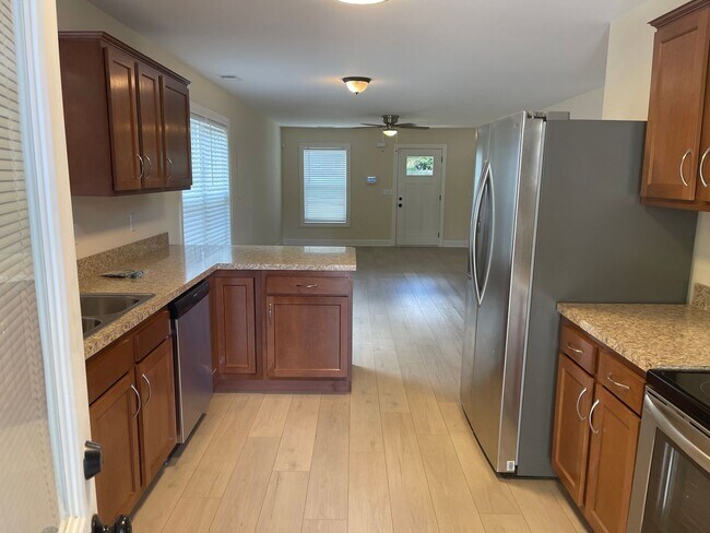 Building Photo - 300 Mockingbird Ln