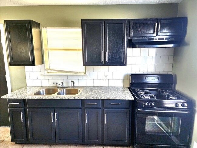 Building Photo - 3115 Christie St