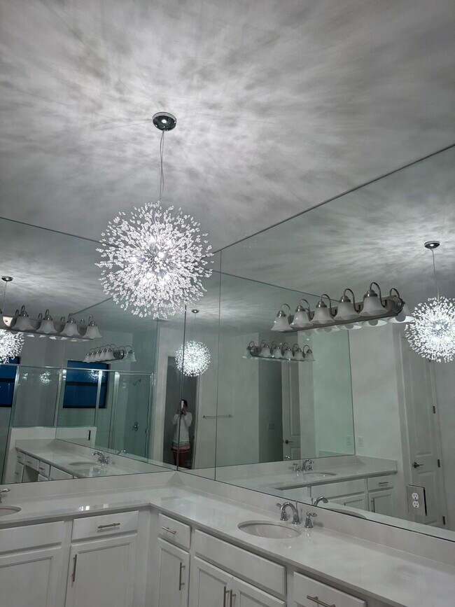 Building Photo - 12465 SW Crystal Cv Dr