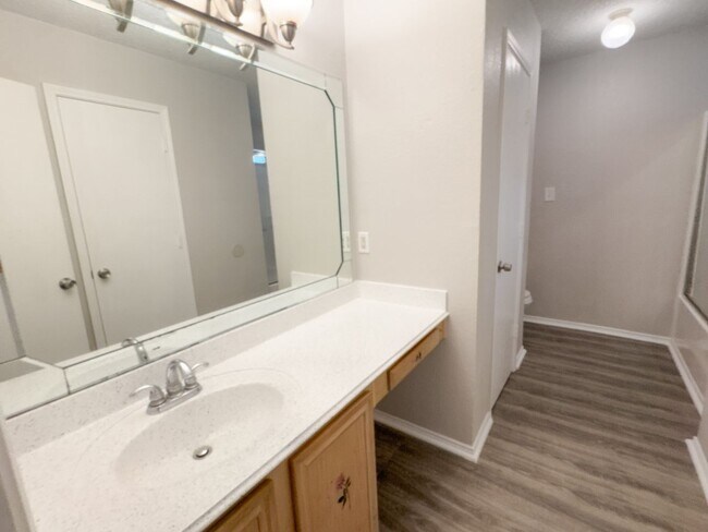 Building Photo - 3 Bed, 2 Bath Ft Worth Home in Burleson IS...