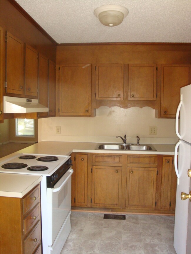Building Photo - 2236 Laburnum Ave