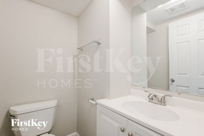 Building Photo - 1560 Leisure Dr