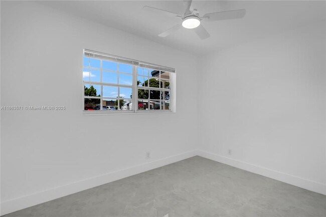 Building Photo - 1773 Lauderdale Manor Dr