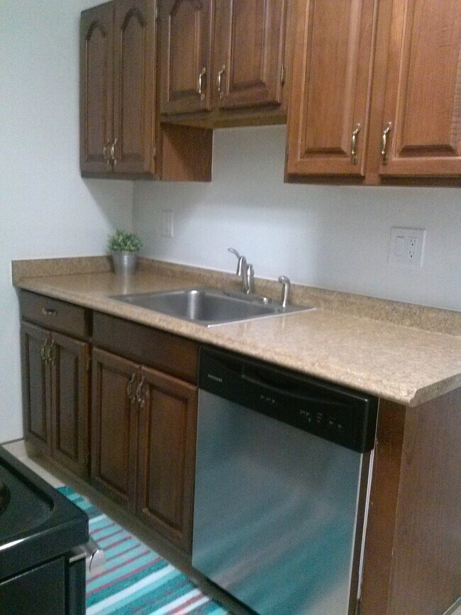 Interior Photo - 506 Cathedral Street