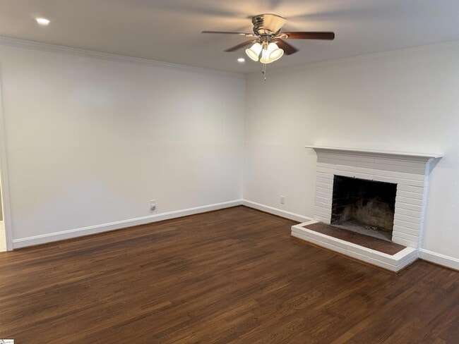 Building Photo - 320 Elaine Ave