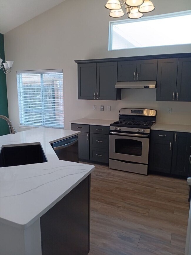 Building Photo - Spacious 4-bedroom, 2-bathroom home! Comin...