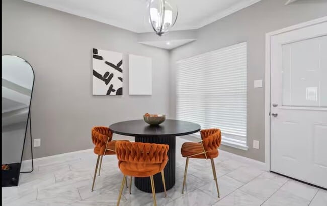 Building Photo - 5914 Southridge St