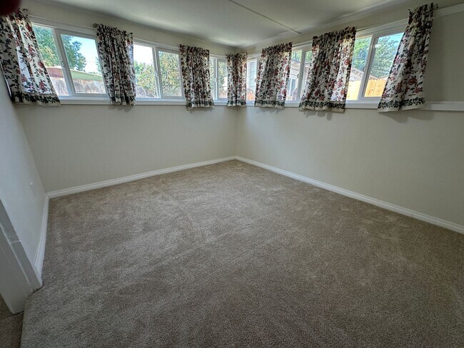 Building Photo - Fresh one bedroom, one bath home in downtown Bishop