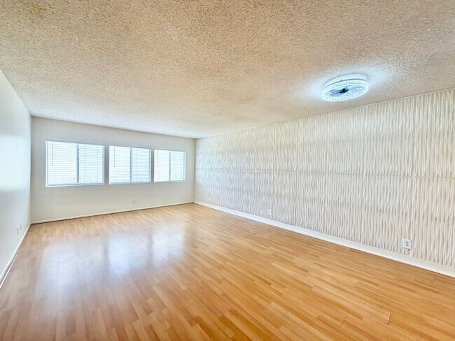 Building Photo - AVAILABLE NOW!! Studio - 1 Bathroom Condo near Downtown Palm Springs!