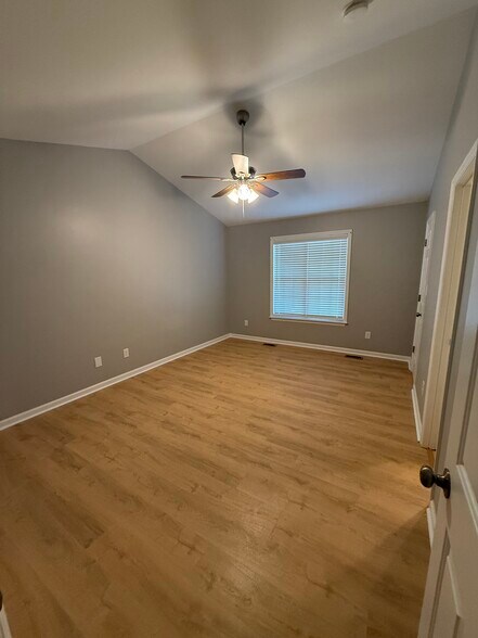 Building Photo - 932 S Willhaven Dr