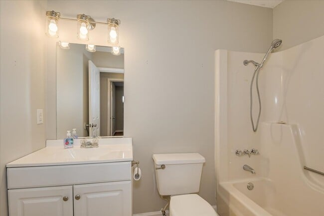 Building Photo - West Augusta Charm