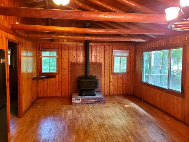 Building Photo - Cozy Cabin in Lake Naomi with Wood texture...