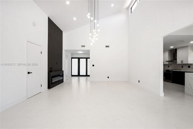 Building Photo - 1543 SW 1st Ave