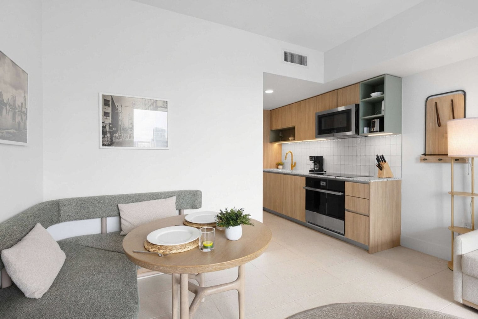 Building Photo - 601 NE 1st Ave