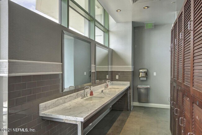 Building Photo - 1431 Riverplace Blvd
