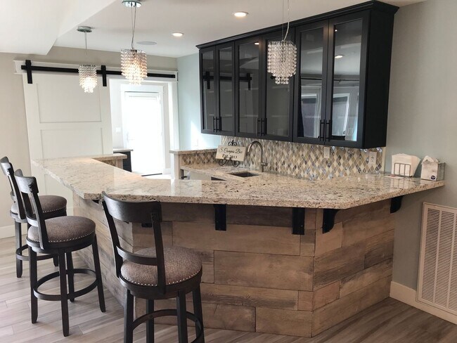 Building Photo - Gorgeous 3 bedroom home available now