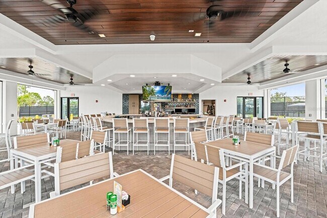 Building Photo - 12470 Wellen Golf St