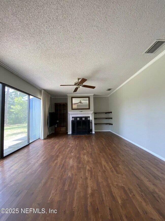 Building Photo - 6213 Lake Tahoe Dr