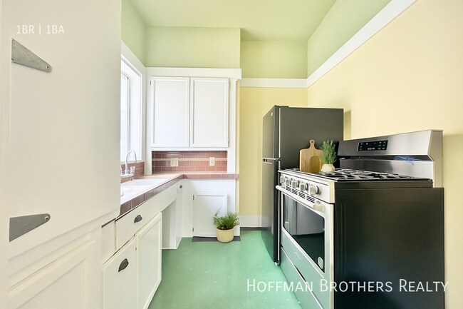 Building Photo - 1032 Albany St