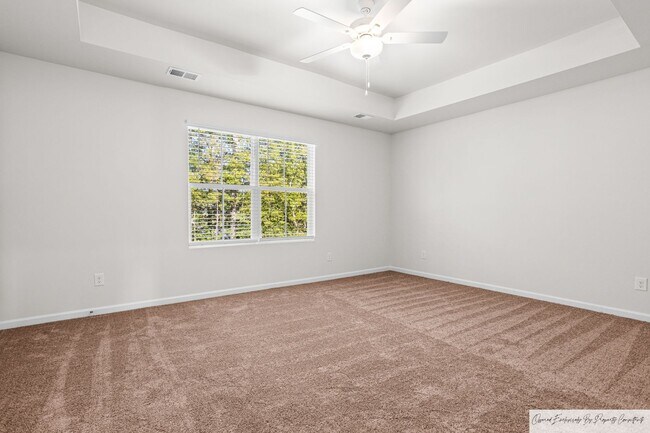 Building Photo - STUNNING TOWNHOUSE IN LEXINGTON'S MURRAY V...