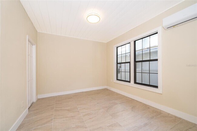 Building Photo - 601 Delaney Park Dr